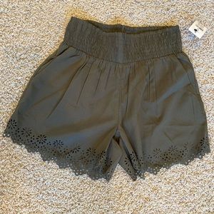 RD Style laser cut pull on shorts with pockets